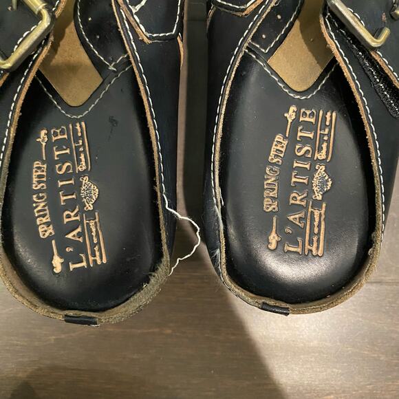 L’Artiste Black Leather Mary Jane Flats with Classic Design - Picture 10 of 15